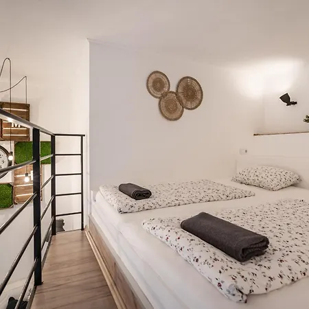 Szentkiralyi Lofts